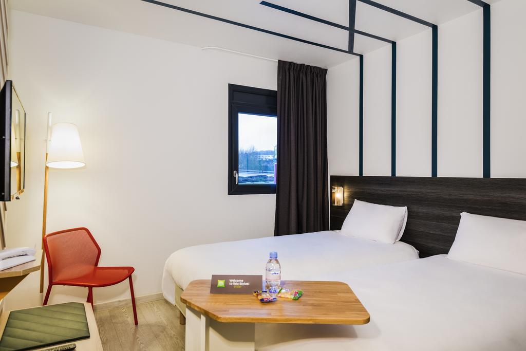 Ibis Styles Rouen Val De Reuil Otel Val-de-Reuil Dış mekan fotoğraf